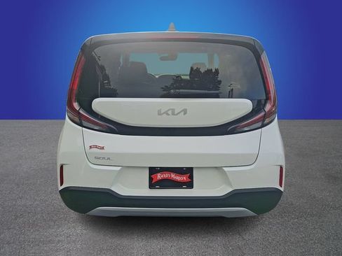 Used 2025 Kia Soul LX w/ LX Technology Package FWD image 5
