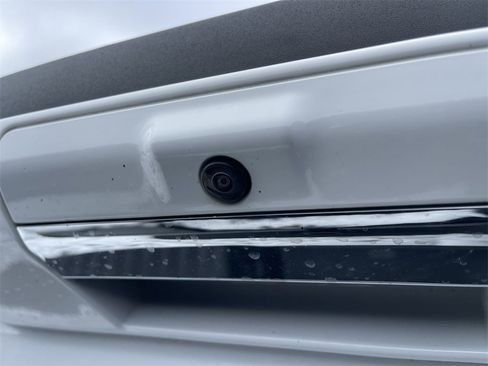 Used 2023 Ford F150 Lariat w/ Trailer Tow Package image 8