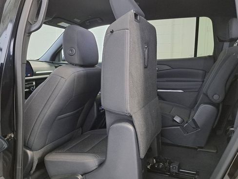 Used 2025 Chevrolet Traverse LT image 30