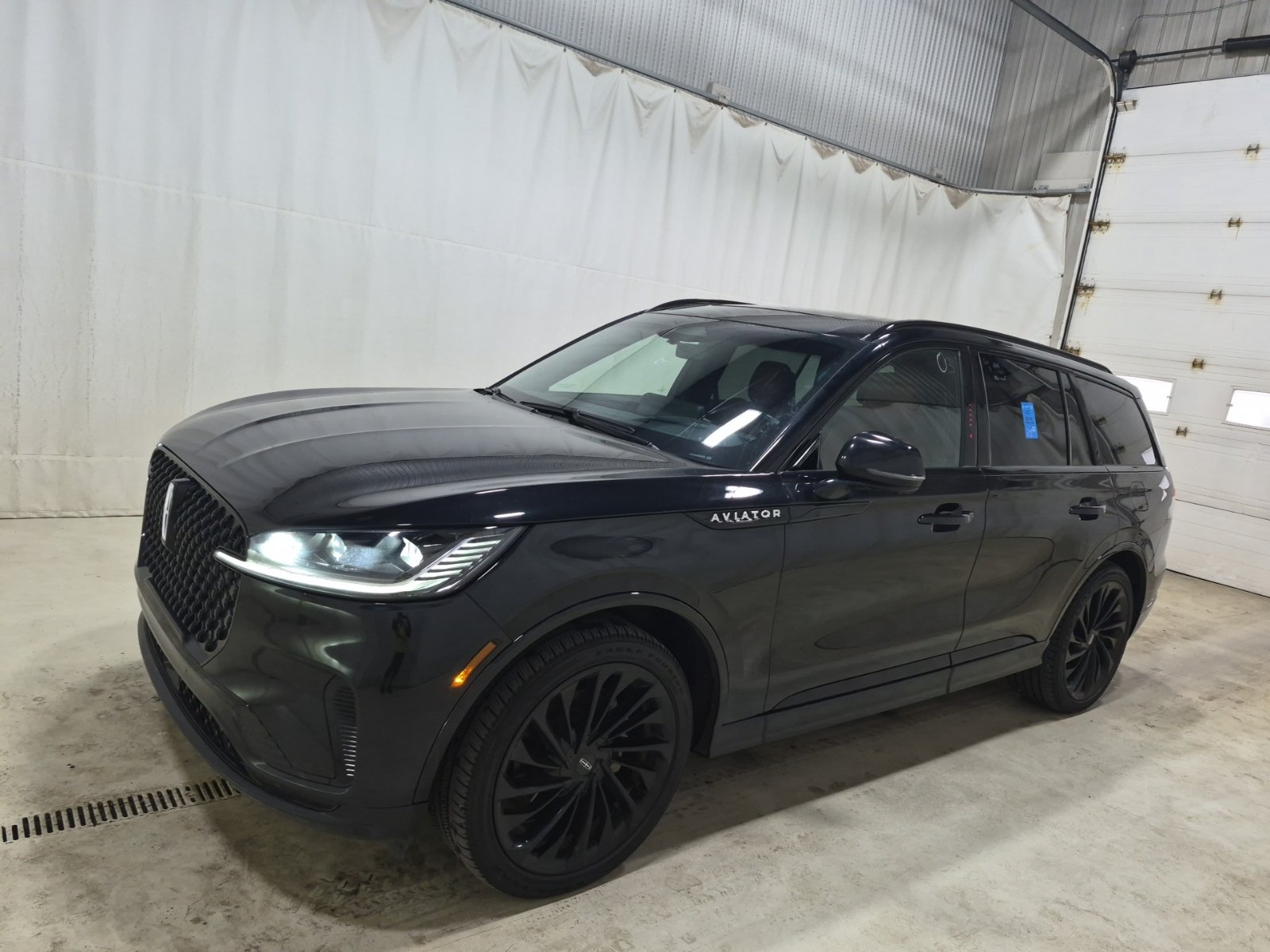 Used 2025 Lincoln Aviator Reserve w/ Equipment Group 201A AWD/4WD image 1