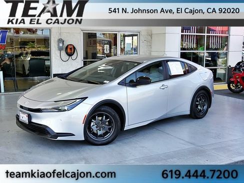 Used 2025 Toyota Prius LE FWD image 1