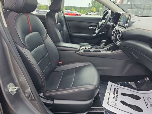 Used 2022 Nissan Sentra SR w/ SR Premium Package FWD image 11