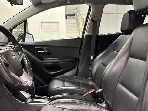 Used 2022 Chevrolet Trax LT w/ Redline Edition image 4