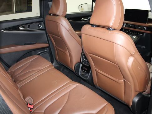 Used 2022 Lincoln Nautilus Reserve w/ Equipment Group 201A FWD image 32