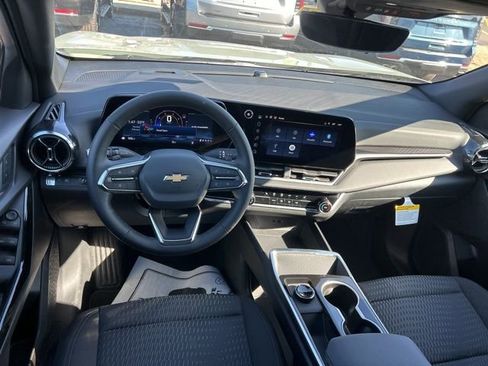 New 2026 Chevrolet Equinox LT w/ Safety and Technology Package FWD image 27