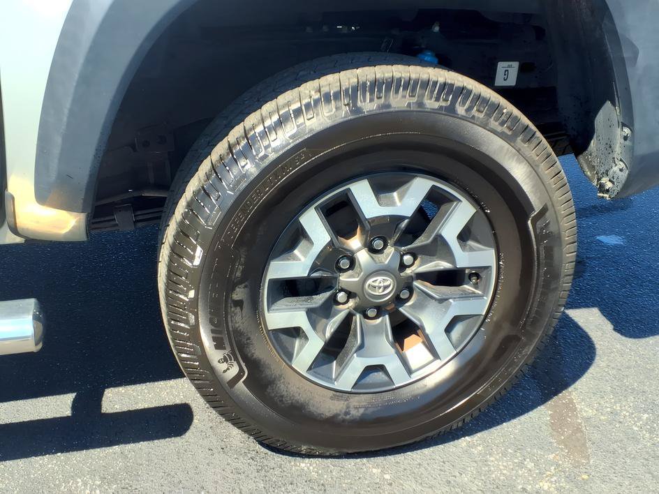 Certified 2023 Toyota Tacoma TRD Off-Road w/ Technology Package AWD/4WD image 10