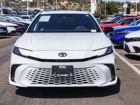 Used 2025 Toyota Camry XSE FWD image 17