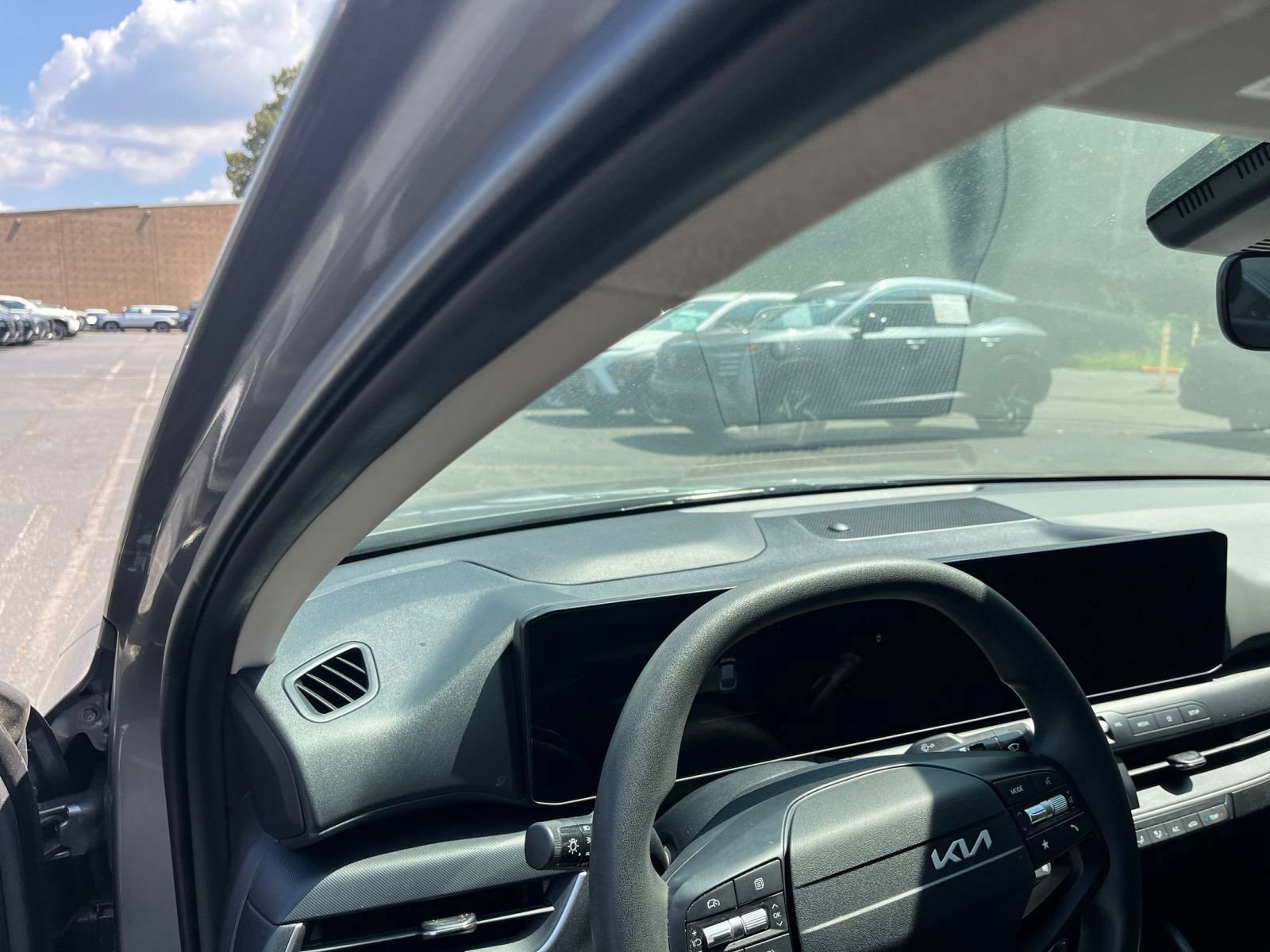 Used 2025 Kia K4 FWD image 36
