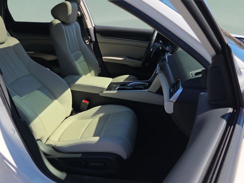 Certified 2021 Honda Accord Touring image 16