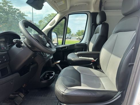 Used 2025 RAM ProMaster 2500 w/ Convenience Group FWD image 17