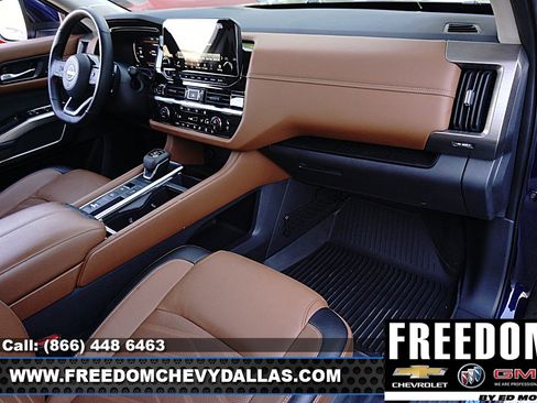 Used 2024 Nissan Pathfinder Platinum w/ Cargo Package image 8