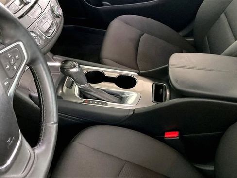 Used 2018 Chevrolet Malibu LT image 13