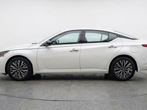 Used 2025 Nissan Altima 2.5 SV image 5