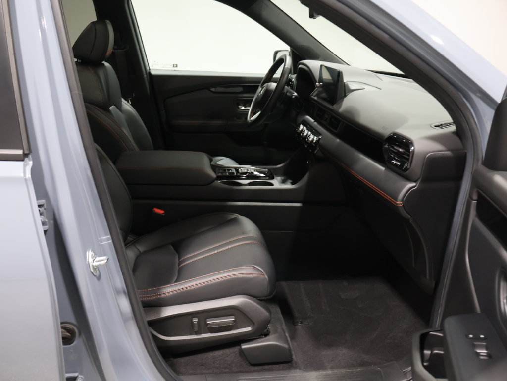 Used 2025 Honda Pilot TrailSport image 26