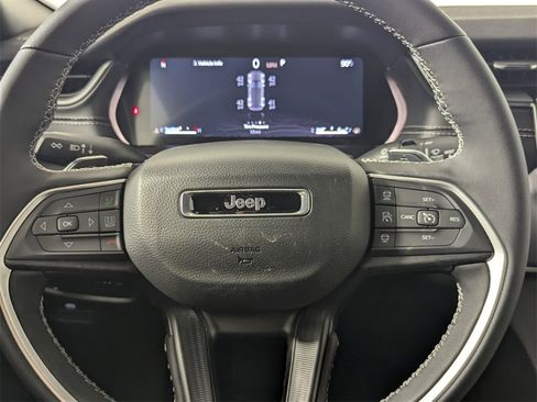 New 2025 Jeep Grand Cherokee Altitude image 18