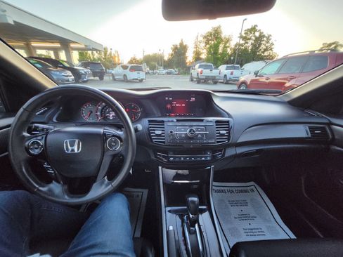 Used 2017 Honda Accord Sport image 14