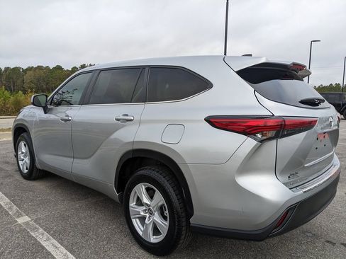Used 2023 Toyota Highlander L image 16