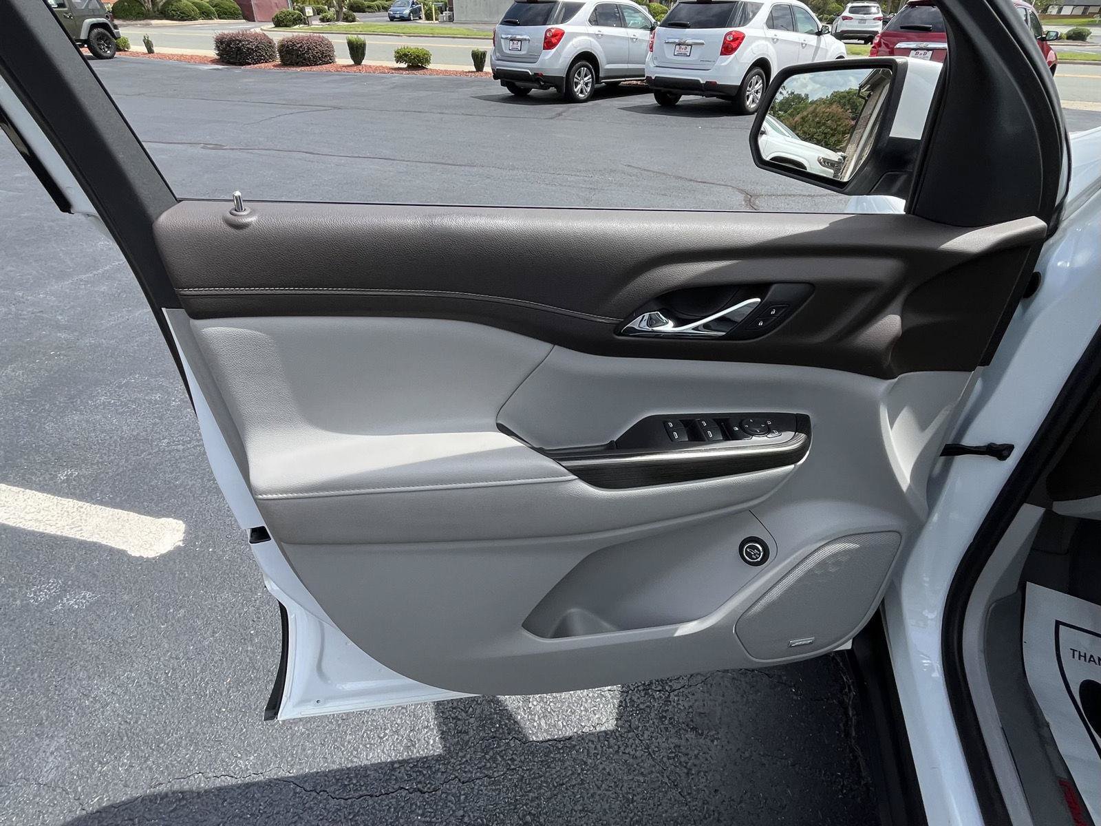 Used 2019 GMC Acadia SLT w/ LPO, Floor Liner Package FWD image 31