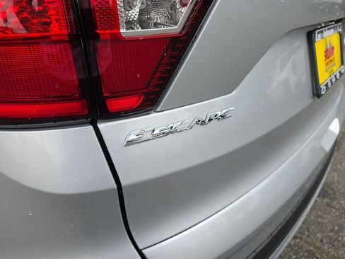 Used 2019 Ford Escape Titanium image 34