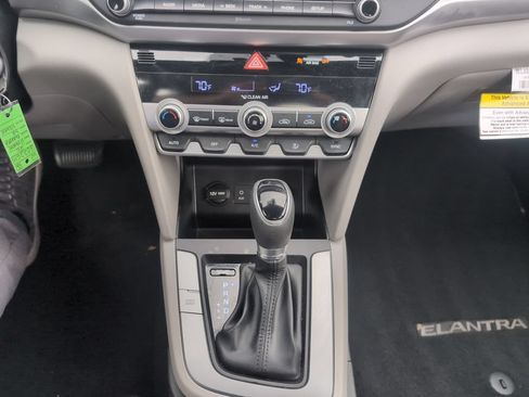 Used 2020 Hyundai Elantra SE FWD image 9
