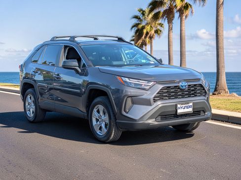 Used 2024 Toyota RAV4 LE AWD/4WD image 5