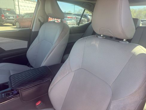 Used 2025 Toyota Camry XLE w/ Premium Package image 12