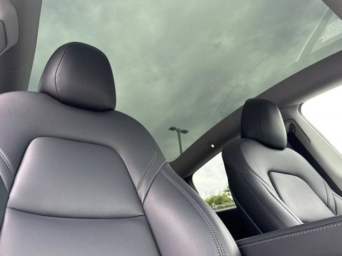 Used 2023 Tesla Model Y Long Range AWD/4WD image 18