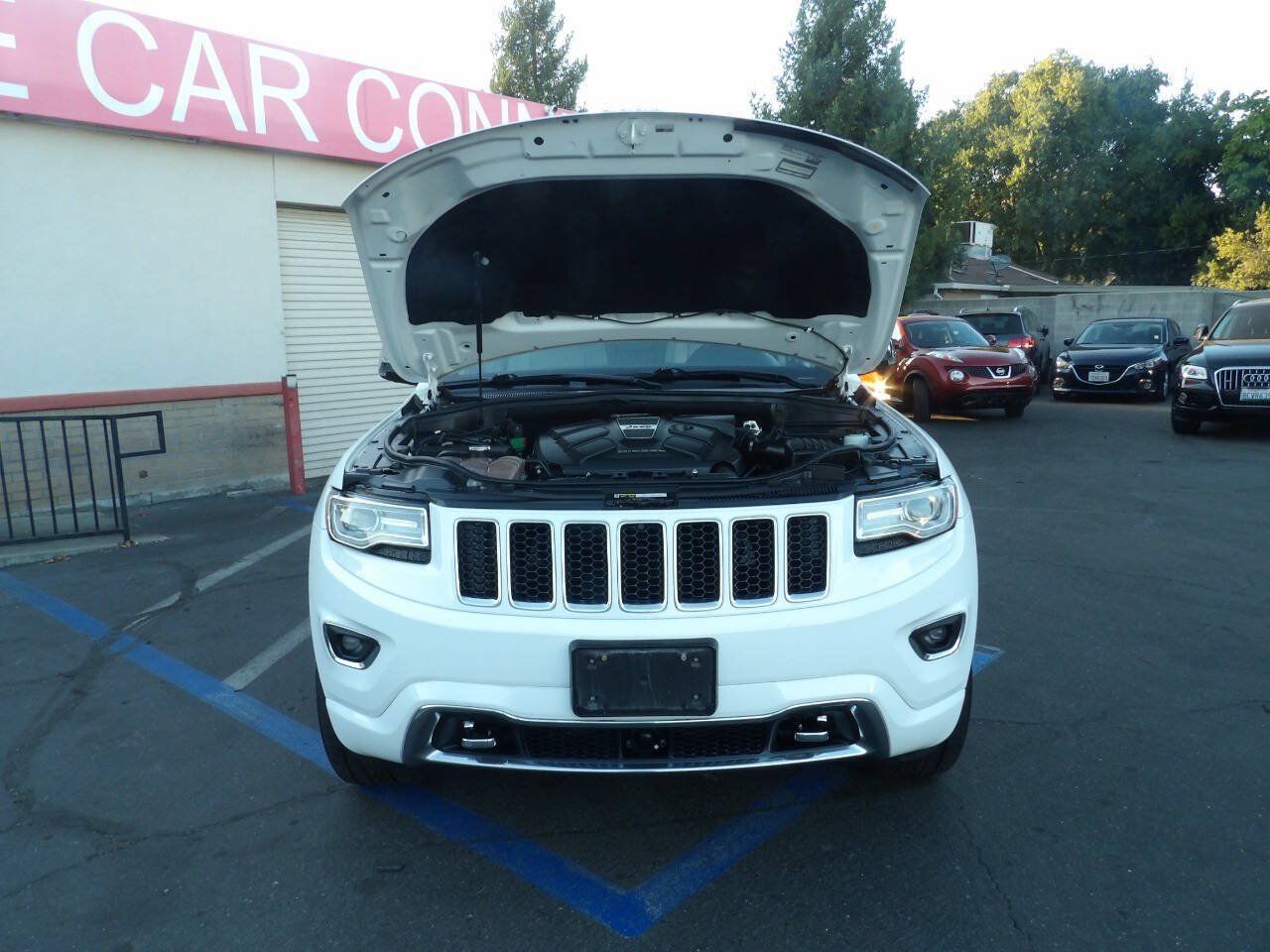 Used 2014 Jeep Grand Cherokee Overland w/ Advanced Technology Group AWD/4WD image 14