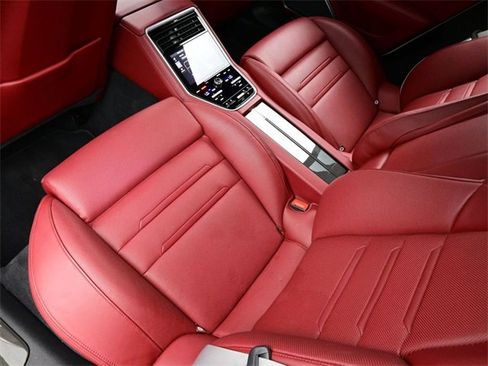 Used 2018 Porsche Panamera 4S image 17