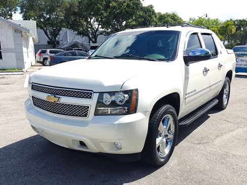 Used 2013 Chevrolet Avalanche LTZ AWD/4WD image 3