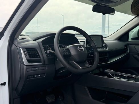 Used 2026 Nissan Rogue SV w/ SV Premium Package image 11