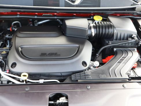 Used 2025 Chrysler Pacifica Limited FWD image 18