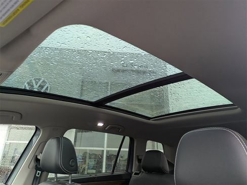 Used 2025 Volkswagen Atlas SE w/ Panoramic Sunroof Package image 24