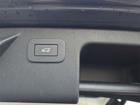 Used 2024 Land Rover Discovery Sport S image 13