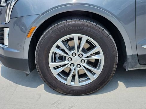 Used 2022 Cadillac XT5 Premium Luxury w/ Technology Package FWD image 7