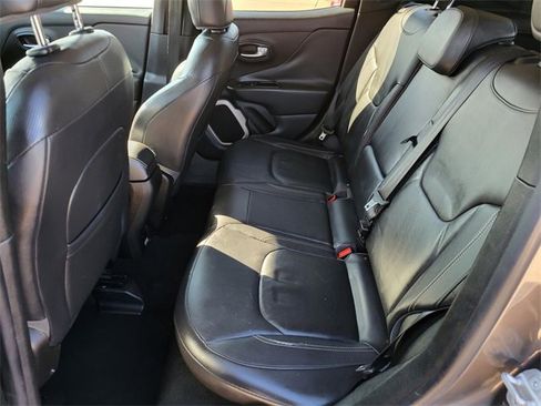 Used 2016 Jeep Renegade Limited image 12