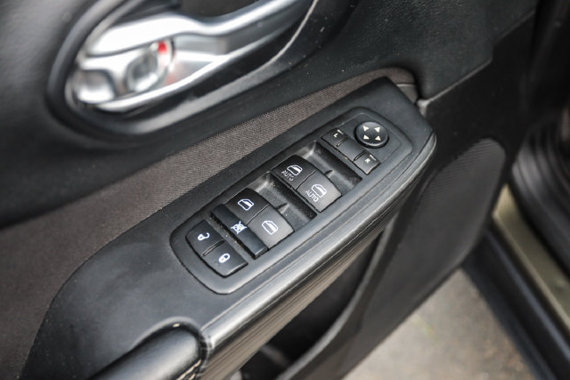 Used 2015 Jeep Cherokee Latitude w/ Comfort/Convenience Group AWD/4WD image 65