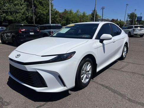 Used 2025 Toyota Camry LE w/ Convenience Package FWD image 3