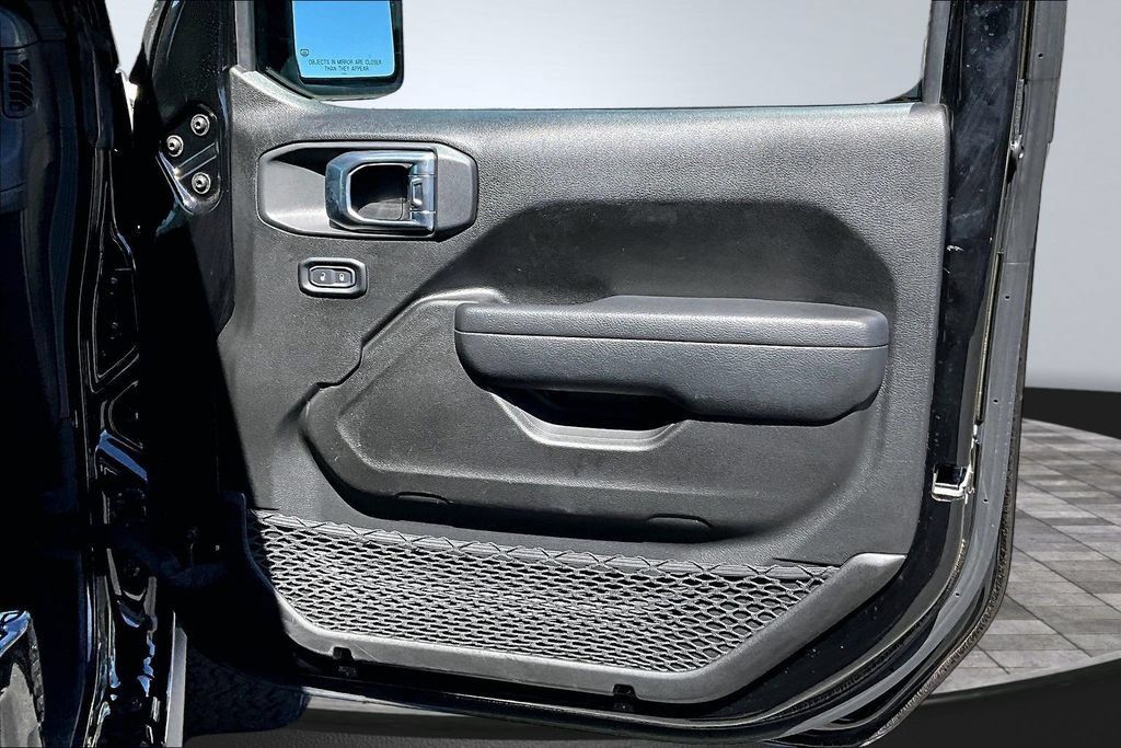 Certified 2025 Jeep Wrangler Unlimited Rubicon w/ Convenience Group AWD/4WD image 14