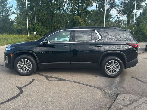 Used 2023 Chevrolet Traverse LT AWD/4WD image 2