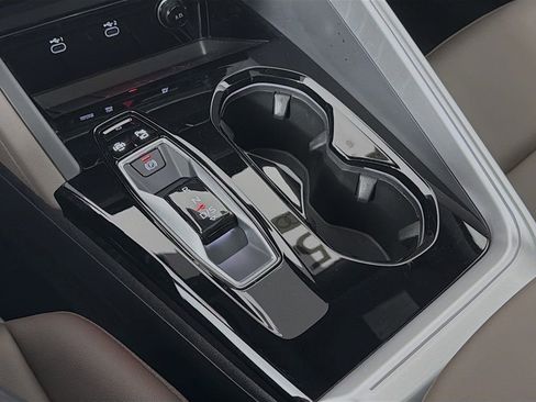 Certified 2025 Audi Q5 Premium w/ Convenience Package image 17