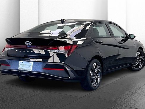 Used 2025 Hyundai Elantra Sport image 11