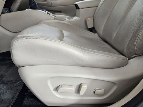 Used 2018 Nissan Rogue SL w/ Premium Package AWD/4WD image 16