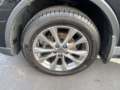 Used 2016 Toyota RAV4 Limited image 17