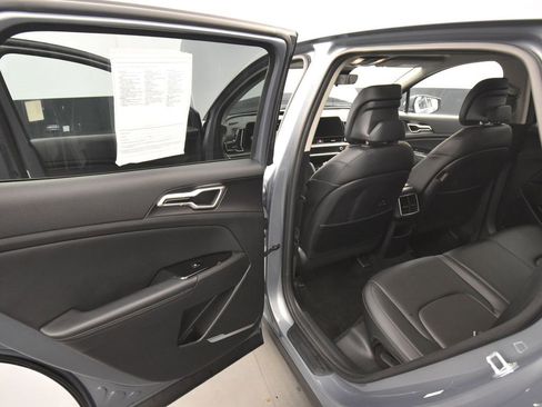 Certified 2023 Kia Sportage EX image 11