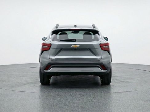 Used 2025 Chevrolet Trax LT w/ LT Convenience Package image 7