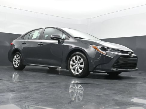 Used 2026 Toyota Corolla LE FWD image 41
