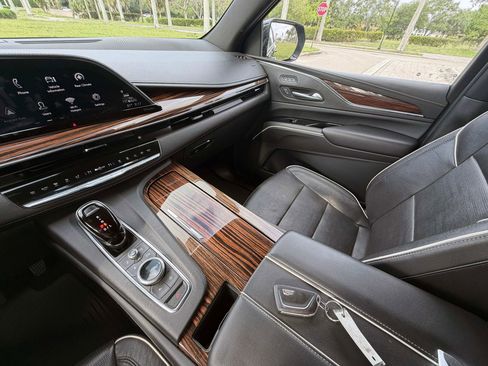 Used 2021 Cadillac Escalade ESV Premium Luxury w/ Performance Package RWD image 34