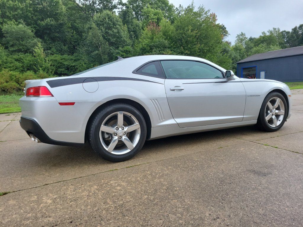 Used 2015 Chevrolet Camaro LT w/ 1LT Preferred Package RWD image 4