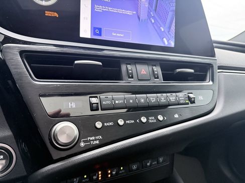 Used 2023 Lexus ES 300h w/ Luxury Package image 16